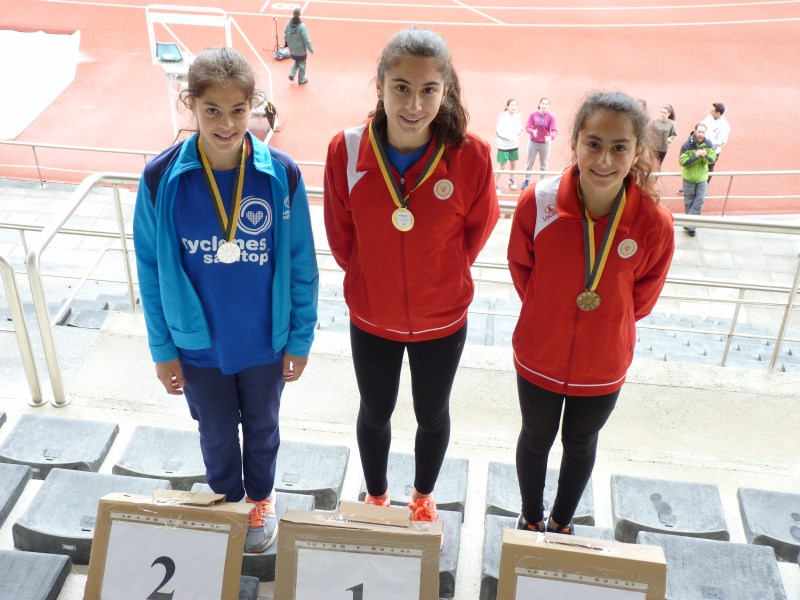 800m 1ª Beatriz Peres e 3ª Viviane Cunha