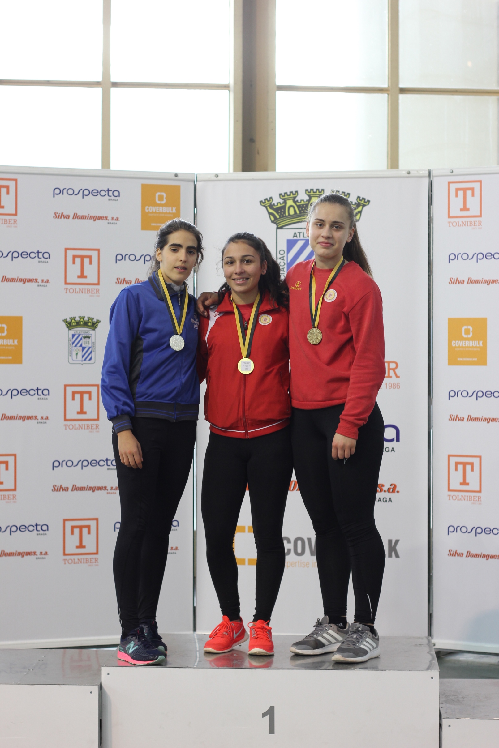 800m femininos - 1ª Inês Amorim e 3ª Andreia Fernandes